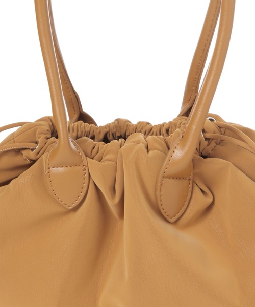 LAKOLE（ラコレ）の「ヌバック風ドロストショルダーバッグ / 633897（ハンドバッグ・レディース・ライトブラウン/ブラック・FREE）」の3枚目の写真