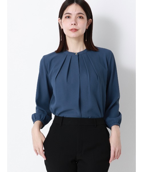 SUIT SQUARE（スーツスクエア）の「フロントタックブラウス 7分袖 ウォッシャブル ジョーゼット 無地（シャツ/ブラウス・レディース・ライトグレー/オフホワイト/ブルー・38(9号)/40(11号)）」の3枚目の写真