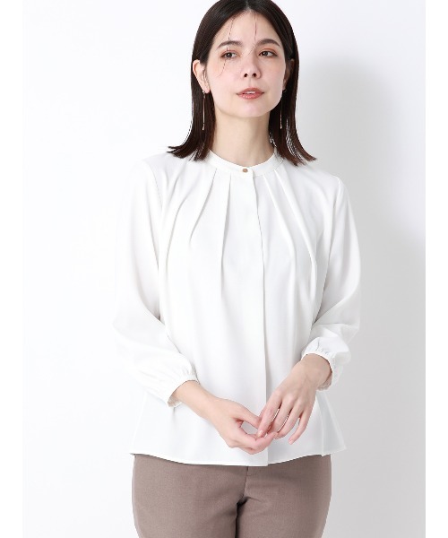 SUIT SQUARE（スーツスクエア）の「フロントタックブラウス 7分袖 ウォッシャブル ジョーゼット 無地（シャツ/ブラウス・レディース・ライトグレー/オフホワイト/ブルー・38(9号)/40(11号)）」の4枚目の写真