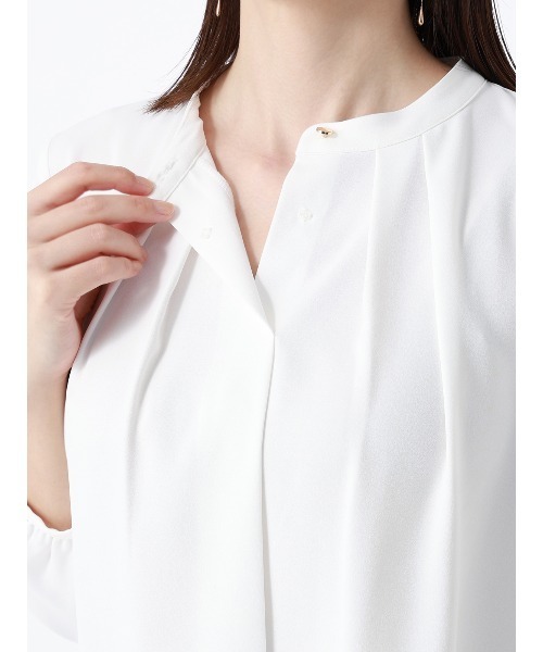 SUIT SQUARE（スーツスクエア）の「フロントタックブラウス 7分袖 ウォッシャブル ジョーゼット 無地（シャツ/ブラウス・レディース・ライトグレー/オフホワイト/ブルー・38(9号)/40(11号)）」の9枚目の写真