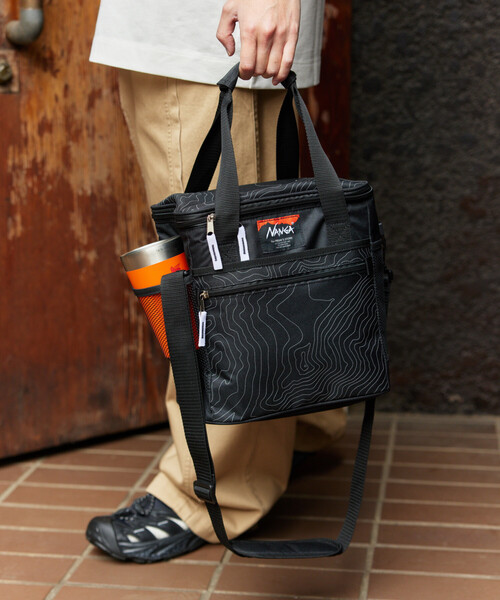 NANGA（ナンガ）の「NANGA × FREAK'S STORE/ナンガ × フリークスストア 別注 SOFT COOLER 10L ソフトクーラー 10L（アウトドアグッズ・メンズ・グレー/ブラック・ONE SIZE）」の9枚目の写真