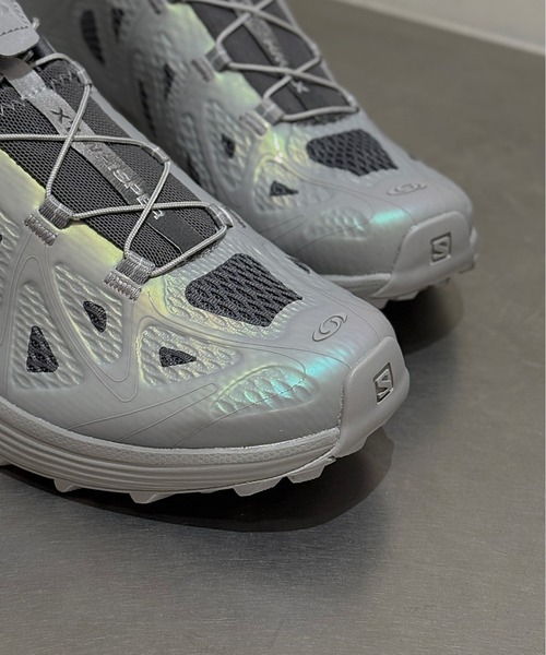 SALOMON(サロモン)の「XT-WHISPER VOID L47875600(スニーカー・メンズ・シルバー・24.0cm/30.0cm/29.0cm/28.5cm/28.0cm/27.5cm/27.0cm/26.5cm/26.0cm/25.5cm/25.0cm/24.5cm/23.5cm/23.0cm/22.5cm)」の2枚目の写真