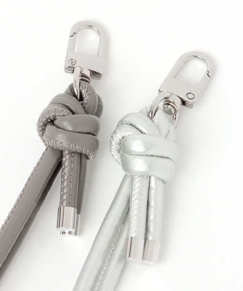 LAKOLE(ラコレ)の「シルバービーズハンドストラップ / 644825(スマホグッズ・レディース・ブラック/グレー/その他1・FREE)」の6枚目の写真