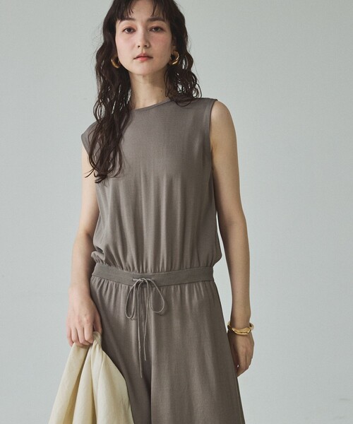 qualite(カリテ)の「【接触冷感】レーヨンストレッチオールインワン/春服/夏服/オフィスカジュアル(ワンピース・レディース・チャコールグレー/グレー・38/36)」の11枚目の写真