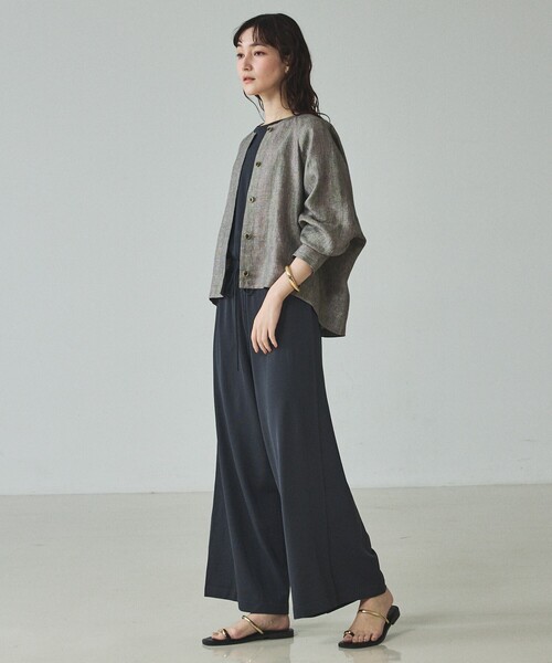 qualite(カリテ)の「【接触冷感】レーヨンストレッチオールインワン/春服/夏服/オフィスカジュアル(ワンピース・レディース・チャコールグレー/グレー・38/36)」の12枚目の写真