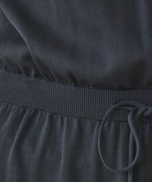 qualite(カリテ)の「【接触冷感】レーヨンストレッチオールインワン/春服/夏服/オフィスカジュアル(ワンピース・レディース・チャコールグレー/グレー・38/36)」の20枚目の写真