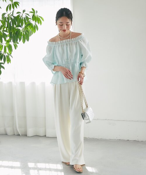 La boutique BonBon(ラブティックボンボン)の「【軽やか素材】シャーリングギャザーブラウス(シャツ/ブラウス・レディース・ホワイト/ミント/バイオレット/ネイビー・FREE)」の14枚目の写真