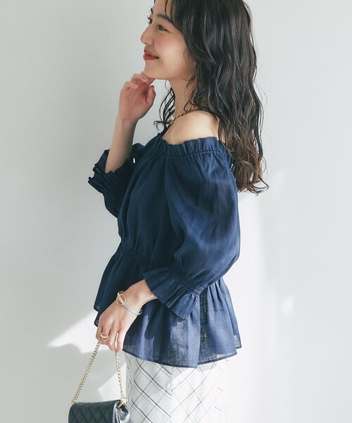 La boutique BonBon(ラブティックボンボン)の「【軽やか素材】シャーリングギャザーブラウス(シャツ/ブラウス・レディース・ホワイト/ミント/バイオレット/ネイビー・FREE)」の17枚目の写真