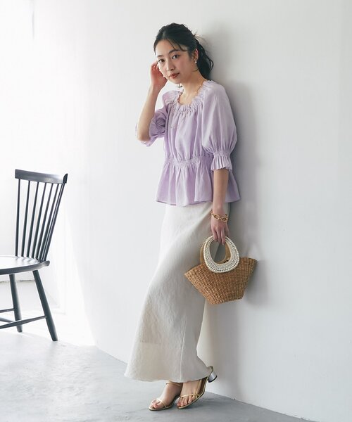 La boutique BonBon(ラブティックボンボン)の「【雨に日にもおすすめ】シャーリングギャザーブラウス(シャツ/ブラウス・レディース・ホワイト/ミント/バイオレット/ネイビー・FREE)」の5枚目の写真