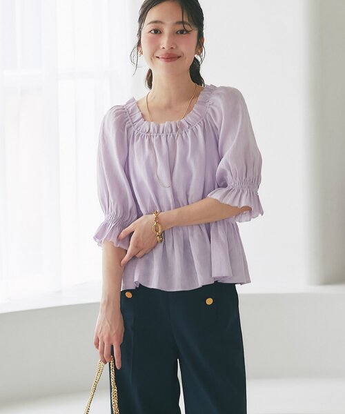La boutique BonBon(ラブティックボンボン)の「【雨に日にもおすすめ】シャーリングギャザーブラウス(シャツ/ブラウス・レディース・ホワイト/ミント/バイオレット/ネイビー・FREE)」の6枚目の写真