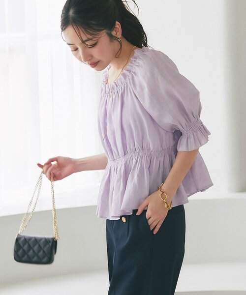 La boutique BonBon(ラブティックボンボン)の「【雨に日にもおすすめ】シャーリングギャザーブラウス(シャツ/ブラウス・レディース・ホワイト/ミント/バイオレット/ネイビー・FREE)」の7枚目の写真