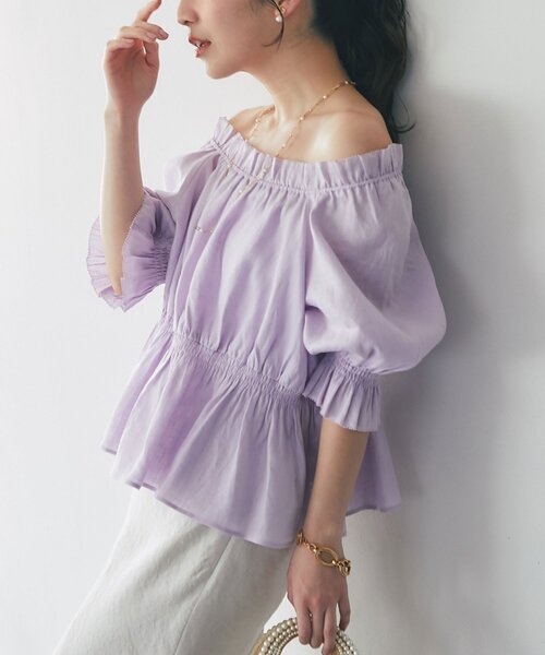 La boutique BonBon(ラブティックボンボン)の「【雨に日にもおすすめ】シャーリングギャザーブラウス(シャツ/ブラウス・レディース・ホワイト/ミント/バイオレット/ネイビー・FREE)」の4枚目の写真