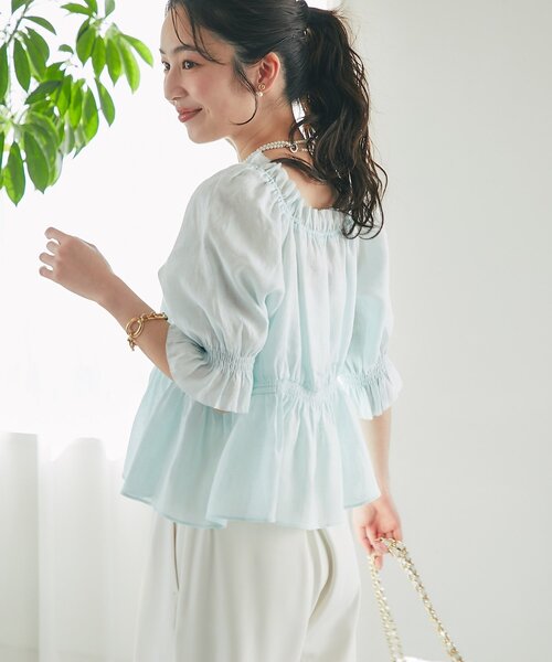 La boutique BonBon(ラブティックボンボン)の「【雨に日にもおすすめ】シャーリングギャザーブラウス(シャツ/ブラウス・レディース・ホワイト/ミント/バイオレット/ネイビー・FREE)」の1枚目の写真