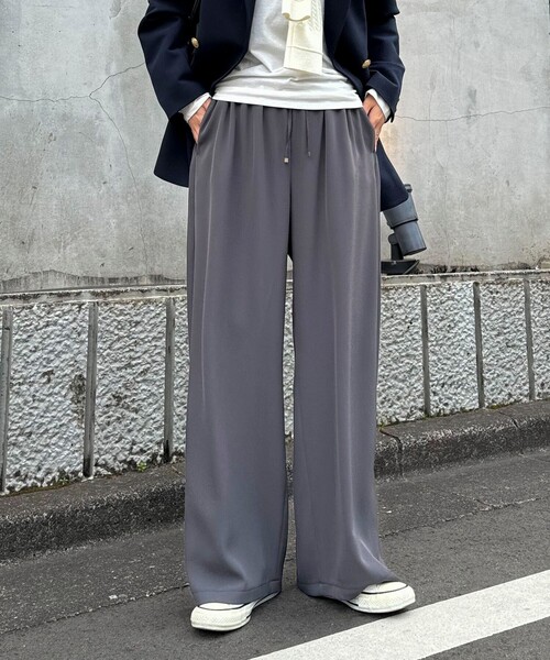 fredy emue(フレディエミュ)の「【4サイズ展開/リピーター続出!】とろみツイルストレートイージーパンツ(その他パンツ・レディース・アイボリー/ブラウン/チャコールグレー/ブラック・36/34/38/39)」の3枚目の写真