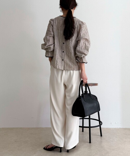 fredy emue(フレディエミュ)の「【4サイズ展開/リピーター続出!】とろみツイルストレートイージーパンツ(その他パンツ・レディース・アイボリー/ブラウン/チャコールグレー/ブラック・36/34/38/39)」の18枚目の写真