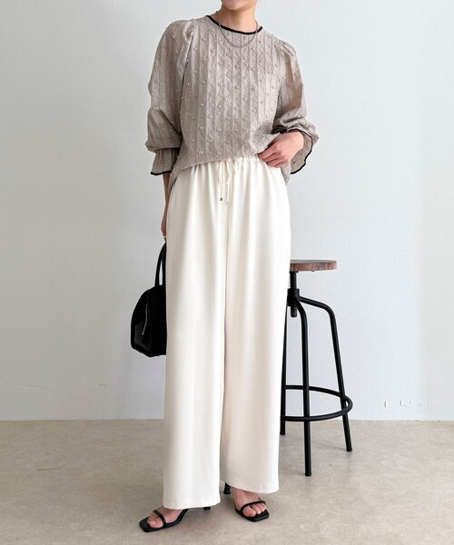 fredy emue(フレディエミュ)の「【4サイズ展開/リピーター続出!】とろみツイルストレートイージーパンツ(その他パンツ・レディース・アイボリー/ブラウン/チャコールグレー/ブラック・36/34/38/39)」の20枚目の写真