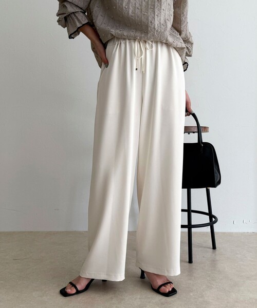 fredy emue(フレディエミュ)の「【4サイズ展開/リピーター続出!】とろみツイルストレートイージーパンツ(その他パンツ・レディース・アイボリー/ブラウン/チャコールグレー/ブラック・36/34/38/39)」の22枚目の写真