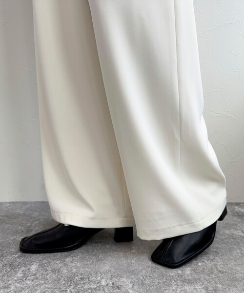 fredy emue(フレディエミュ)の「【4サイズ展開/リピーター続出!】とろみツイルストレートイージーパンツ(その他パンツ・レディース・アイボリー/ブラウン/チャコールグレー/ブラック・36/34/38/39)」の10枚目の写真