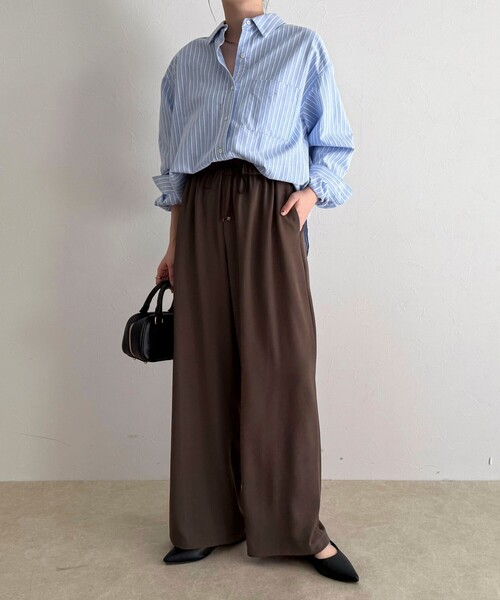 fredy emue(フレディエミュ)の「【4サイズ展開/リピーター続出!】とろみツイルストレートイージーパンツ(その他パンツ・レディース・アイボリー/ブラウン/チャコールグレー/ブラック・36/34/38/39)」の11枚目の写真