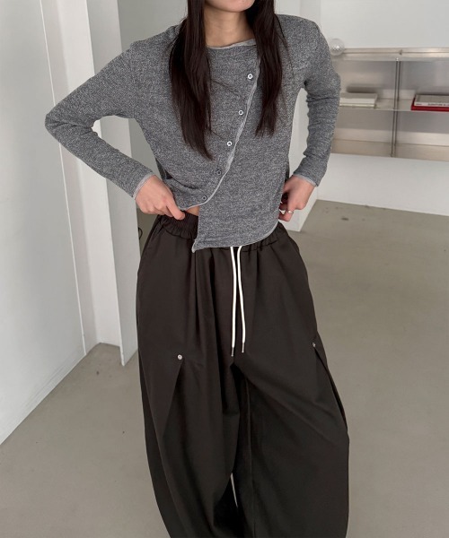 4INT.（フォイント）の「リベット ピンタック ドローストリング コットン ワイド パンツ（その他パンツ・レディース・ブラック/ネイビー/チャコール・FREE）」の11枚目の写真