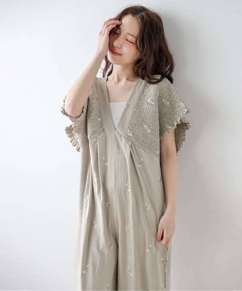 SUGAR BISKET(シュガービスケット)の「フラワー刺繍オールインワン(つなぎ/オールインワン・レディース・グレイッシュベージュ/ブラウン・L/M)」の10枚目の写真
