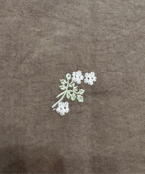 SUGAR BISKET(シュガービスケット)の「フラワー刺繍オールインワン(つなぎ/オールインワン・レディース・グレイッシュベージュ/ブラウン・L/M)」の19枚目の写真