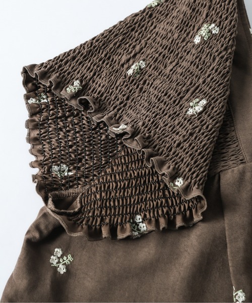 SUGAR BISKET(シュガービスケット)の「フラワー刺繍オールインワン(つなぎ/オールインワン・レディース・グレイッシュベージュ/ブラウン・L/M)」の22枚目の写真