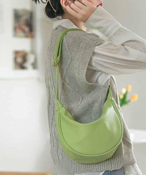 Fun & Daily(ファンアンドデイリー)の「Half Moon Shoulder Bag / Body Bag(ショルダーバッグ・レディース・ブラック/グリーン/ベージュ・FREE)」の3枚目の写真