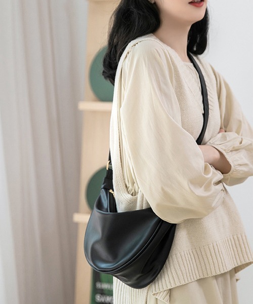 Fun & Daily(ファンアンドデイリー)の「Half Moon Shoulder Bag / Body Bag(ショルダーバッグ・レディース・ブラック/グリーン/ベージュ・FREE)」の8枚目の写真