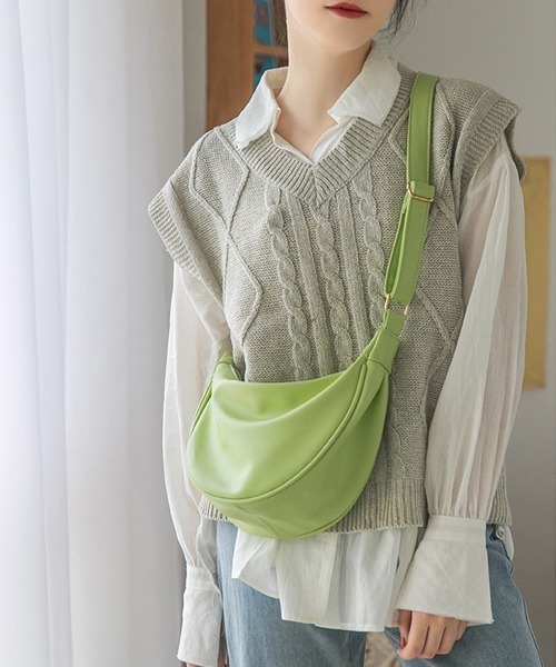 Fun & Daily(ファンアンドデイリー)の「Half Moon Shoulder Bag / Body Bag(ショルダーバッグ・レディース・ブラック/グリーン/ベージュ・FREE)」の14枚目の写真