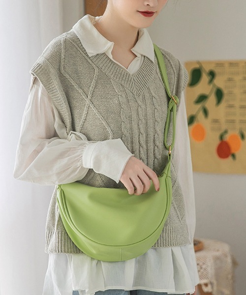 Fun & Daily(ファンアンドデイリー)の「Half Moon Shoulder Bag / Body Bag(ショルダーバッグ・レディース・ブラック/グリーン/ベージュ・FREE)」の13枚目の写真
