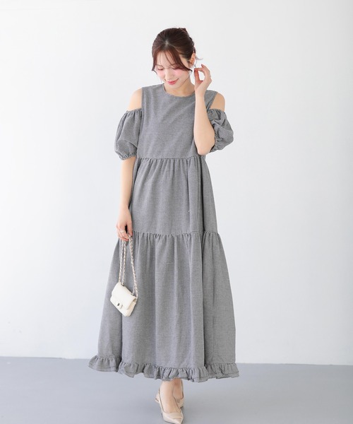 Fit more(フィットモア)の「ギンガムオープンショルダーワンピース(ワンピース・レディース・グリーン/ブルー/ブラック・SHORT/LONG)」の1枚目の写真
