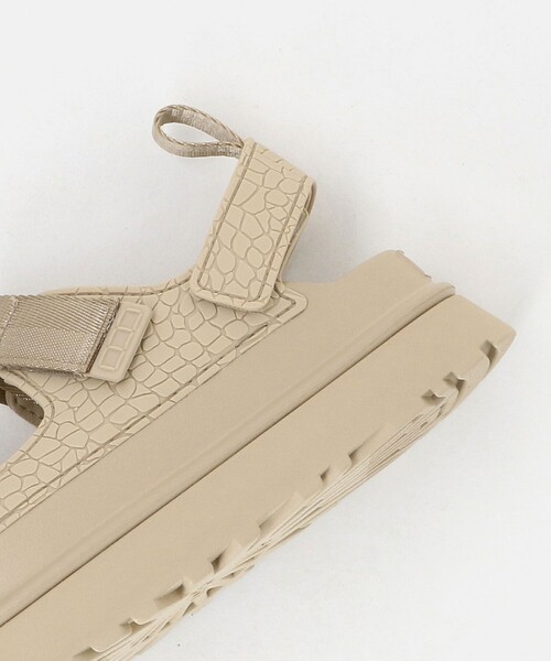 UGG(アグ)の「【国内EXCLUSIVE】<UGG>ゴールデングロウ エンボスド サンダル(サンダル・レディース・ベージュ・8/7/6/5)」の4枚目の写真