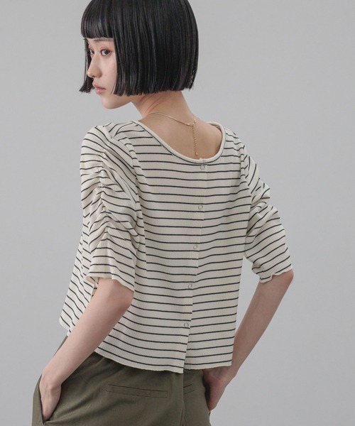 LOWRYS FARM（ローリーズファーム）の「ショルダーパフカーディガン５Ｓ 665444（Tシャツ/カットソー・レディース・ホワイト×ブラック/アイボリー/ブラック/レッド・FREE）」の3枚目の写真