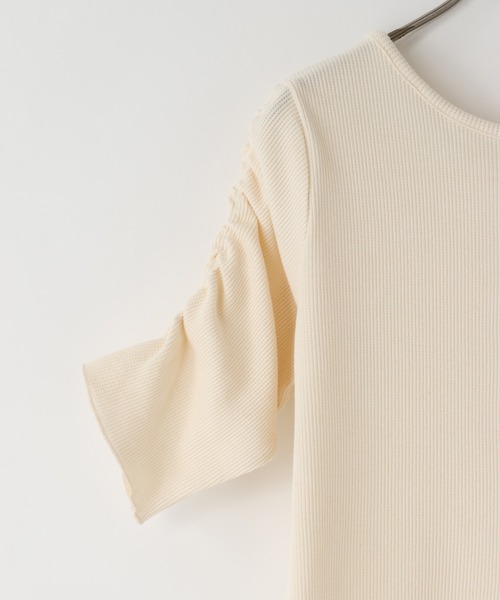 LOWRYS FARM（ローリーズファーム）の「ショルダーパフカーディガン５Ｓ 665444（Tシャツ/カットソー・レディース・ホワイト×ブラック/アイボリー/ブラック/レッド・FREE）」の7枚目の写真