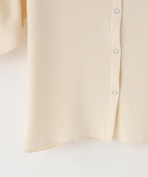 LOWRYS FARM（ローリーズファーム）の「ショルダーパフカーディガン５Ｓ 665444（Tシャツ/カットソー・レディース・ホワイト×ブラック/アイボリー/ブラック/レッド・FREE）」の8枚目の写真