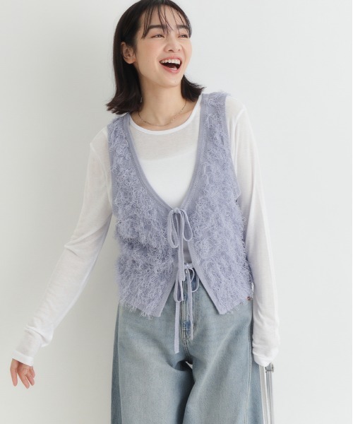 Right-on(ライトオン)の「【HONEYSUCKLE ROSE】2WAYフリンジベスト (ジレ / ビスチェ / ショート丈 / 重ね着 / リボン / シャギー)(ベスト・レディース・ブラック/ダークグレー/キナリ・M/L)」の3枚目の写真