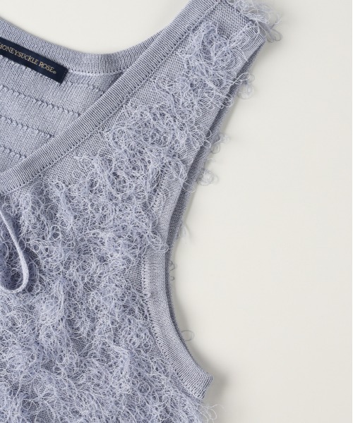 Right-on(ライトオン)の「【HONEYSUCKLE ROSE】2WAYフリンジベスト (ジレ / ビスチェ / ショート丈 / 重ね着 / リボン / シャギー)(ベスト・レディース・ブラック/ダークグレー/キナリ・M/L)」の18枚目の写真