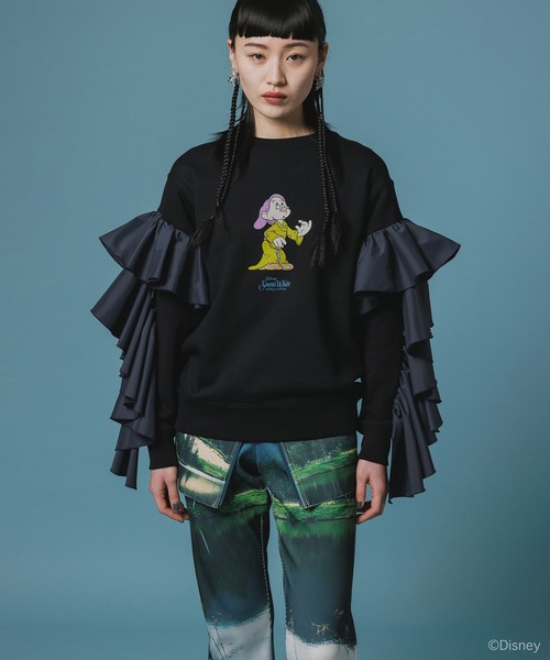 NON TOKYO(ノントーキョー)の「Disney 『Snow White』 NON TOKYO FRILL SLEEVE PULLOVER SWEAT(スウェット・レディース・グレー/ブラック・FREE)」の1枚目の写真