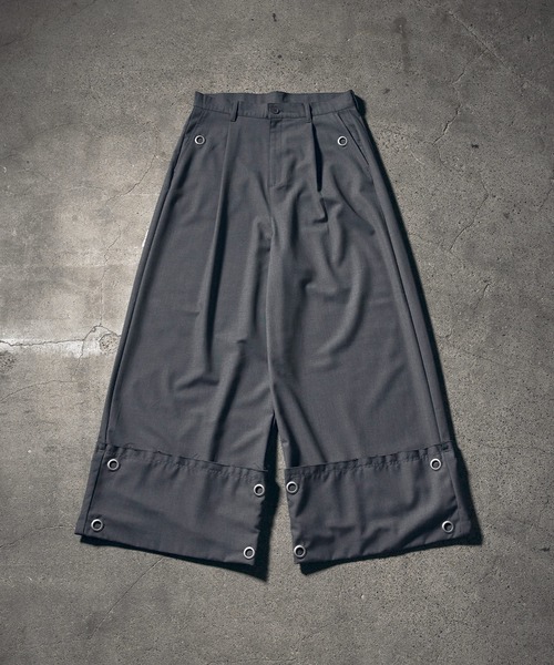 ERAR(エラー)の「【ERAR】ロールアップアイレットリングタックワイドスラックス(スラックス・メンズ・ブラック/チャコール・XL/L/M/S)」の4枚目の写真