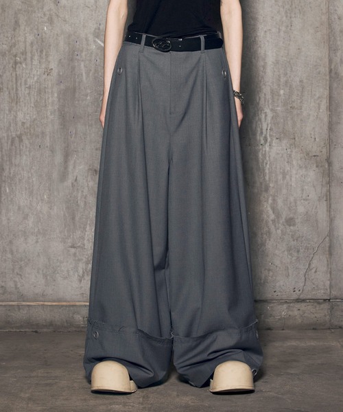 ERAR(エラー)の「【ERAR】ロールアップアイレットリングタックワイドスラックス(スラックス・メンズ・ブラック/チャコール・XL/L/M/S)」の5枚目の写真