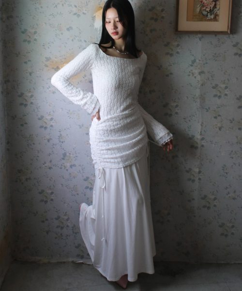 RUBATI(ルバティ)の「アリーナアンティークレースシャーリングマキシスカート_アイボリー(スカート・レディース・その他・1/2)」の4枚目の写真