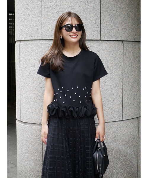 BeBeoD(べベッド)の「ビジュパールフリルヘムトップス(Tシャツ/カットソー・レディース・ブラック/ホワイト・フリー)」の2枚目の写真