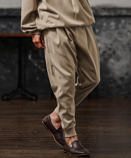 CAMBIO(カンビオ)の「mp15106-Brushed Tuck Slub Jogger Pants ジョガーパンツ(A71326cmb)(その他パンツ・メンズ・ベージュ/ブラック/チャコール/ブラウン・L/M/S)」の4枚目の写真