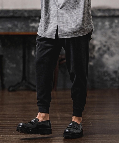 CAMBIO(カンビオ)の「mp15106-Brushed Tuck Slub Jogger Pants ジョガーパンツ(A71326cmb)(その他パンツ・メンズ・ベージュ/ブラック/チャコール/ブラウン・L/M/S)」の2枚目の写真