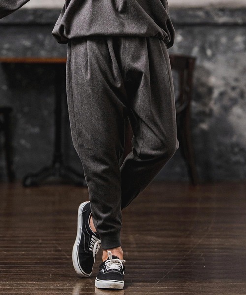 CAMBIO(カンビオ)の「mp15106-Brushed Tuck Slub Jogger Pants ジョガーパンツ(A71326cmb)(その他パンツ・メンズ・ベージュ/ブラック/チャコール/ブラウン・L/M/S)」の11枚目の写真