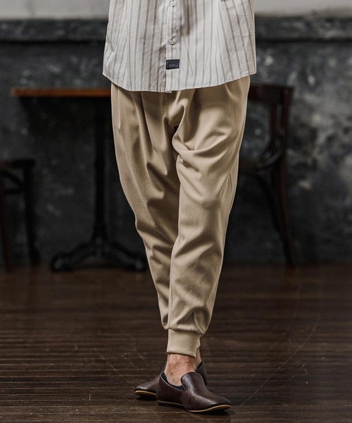 CAMBIO(カンビオ)の「mp15106-Brushed Tuck Slub Jogger Pants ジョガーパンツ(A71326cmb)(その他パンツ・メンズ・ベージュ/ブラック/チャコール/ブラウン・L/M/S)」の16枚目の写真