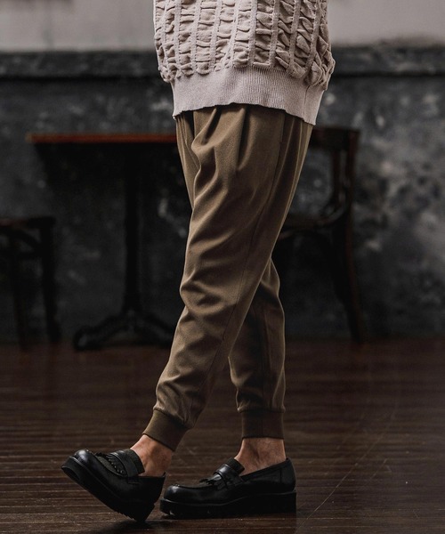 CAMBIO(カンビオ)の「mp15106-Brushed Tuck Slub Jogger Pants ジョガーパンツ(A71326cmb)(その他パンツ・メンズ・ベージュ/ブラック/チャコール/ブラウン・L/M/S)」の21枚目の写真
