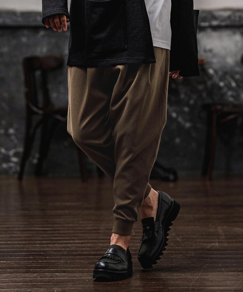 CAMBIO(カンビオ)の「mp15106-Brushed Tuck Slub Jogger Pants ジョガーパンツ(A71326cmb)(その他パンツ・メンズ・ベージュ/ブラック/チャコール/ブラウン・L/M/S)」の22枚目の写真