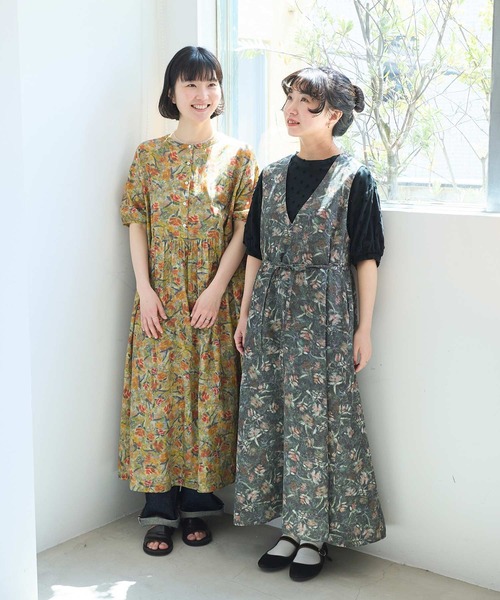 l'atelier du savon（アトリエドサボン）の「ばらのプリント ギャザーロングワンピース（ワンピース・レディース・オレンジ/グリーン・FREE）」の16枚目の写真